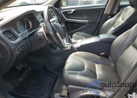 2015 Volvo S60 Premier z USA, uszkodzony, nr VIN YV1612TK4F2363599